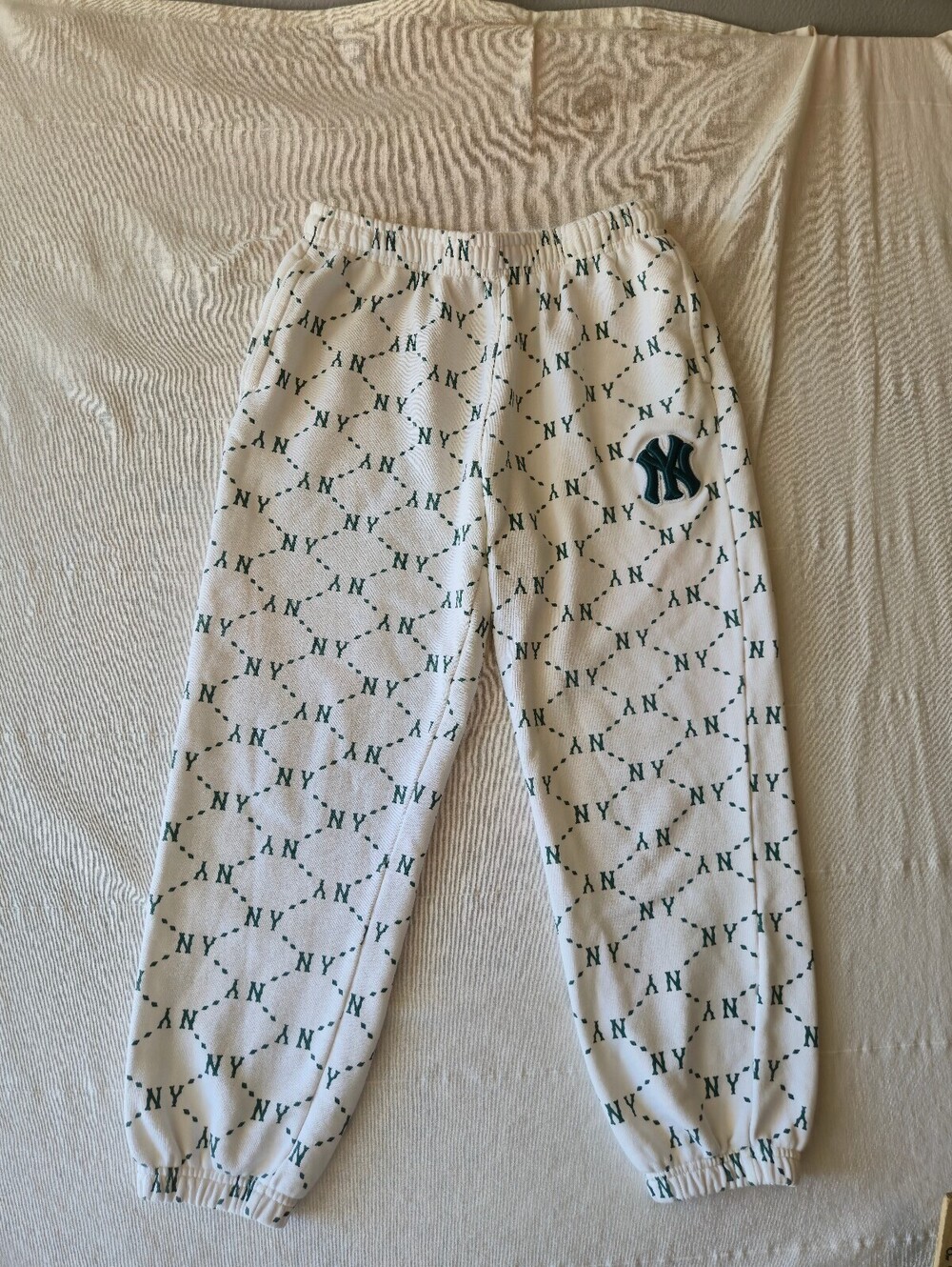 MLB New York Yankees White Sweatpants with Green NY Pattern and Logo